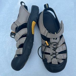 KEEN® Unisex-Child Newport™ H2 Closed Toe Water Sandal in Tan Big Kid's 4